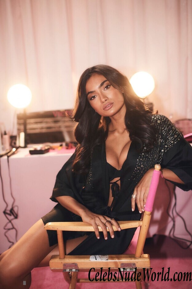 Kelly Gale Erotic 112493