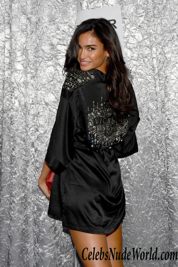 Kelly Gale Erotic 112503