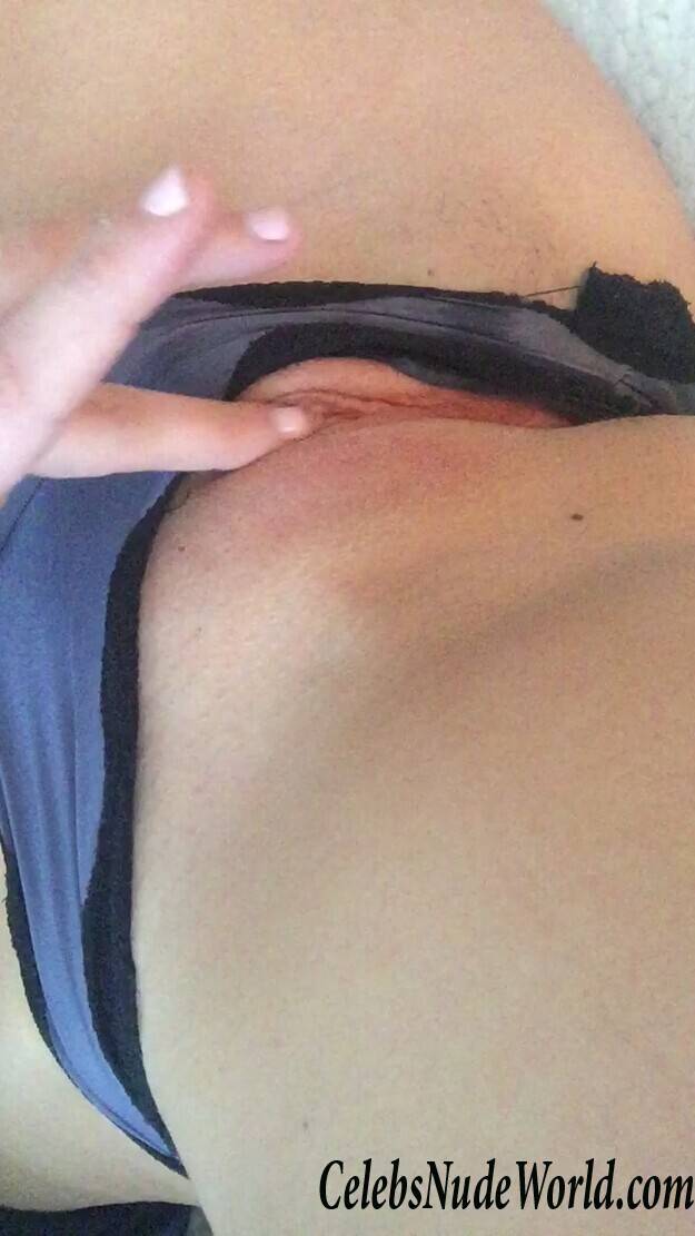 Kelly Rohrbach Leaked Leaking Pussy 112671