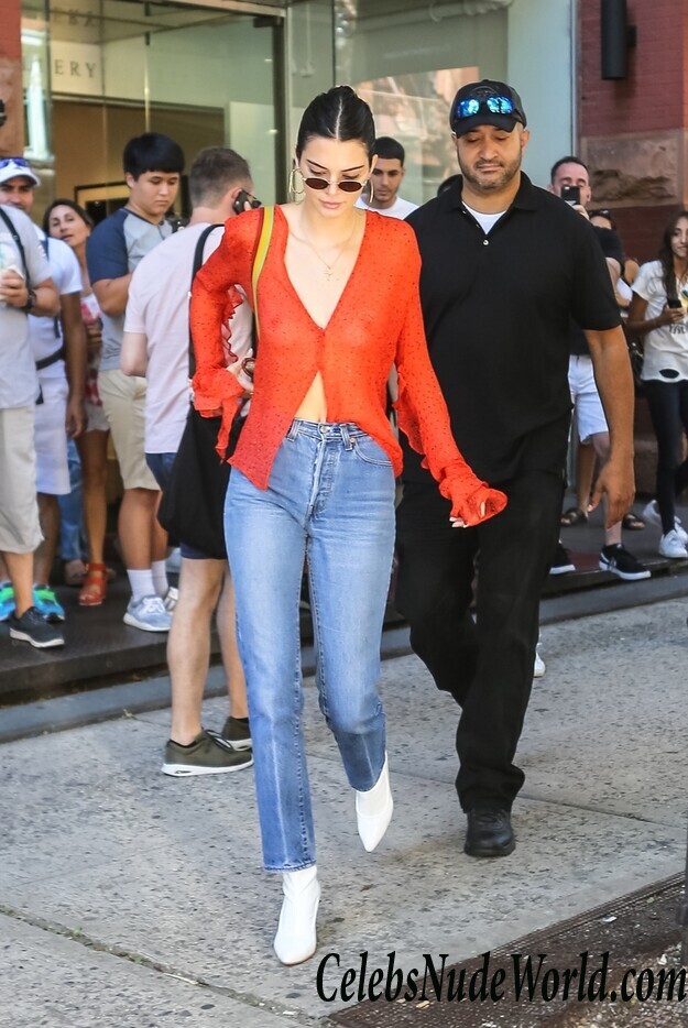 Kendall Jenner Pokies 112743