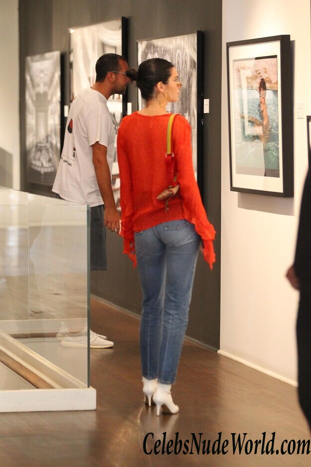 Kendall Jenner Pokies 112751