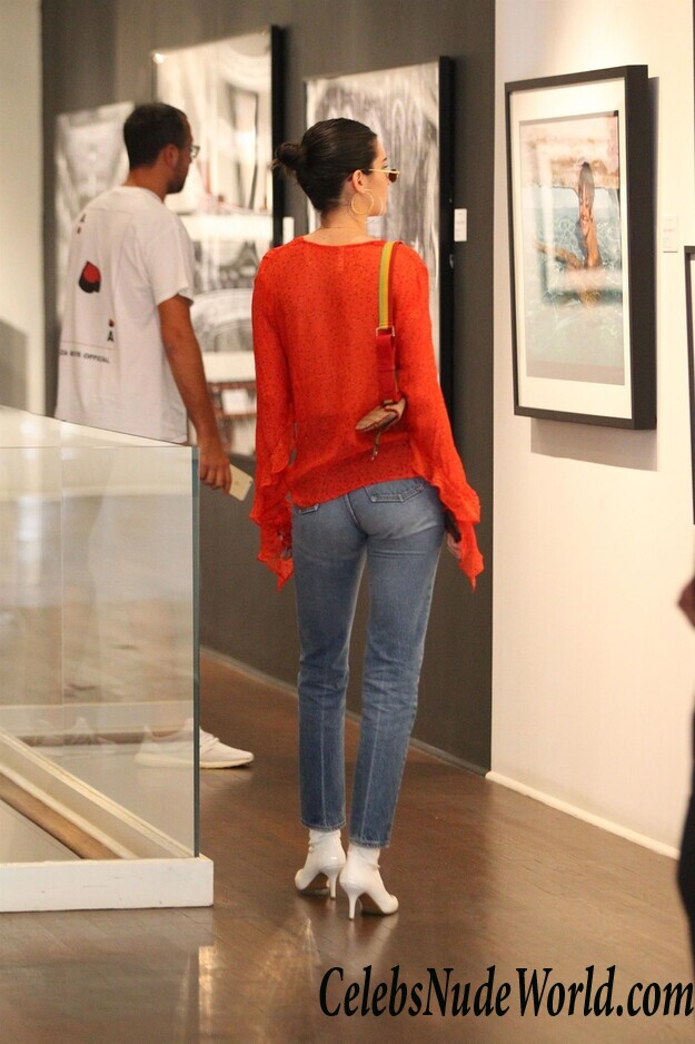 Kendall Jenner Pokies 112753