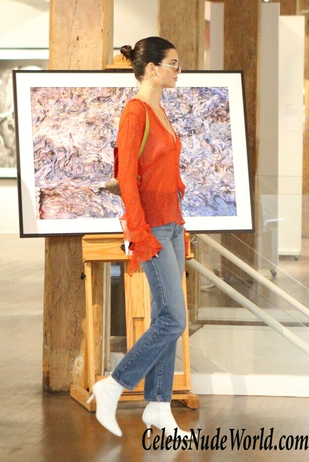 Kendall Jenner Pokies 112754