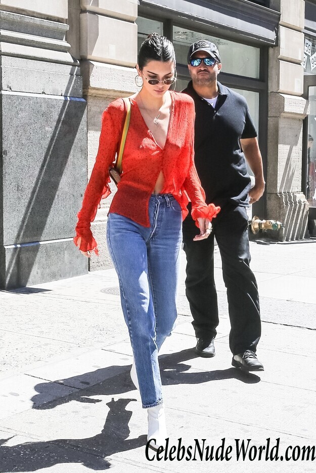 Kendall Jenner Pokies 112771