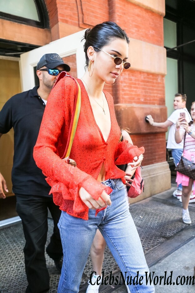 Kendall Jenner Pokies 112772