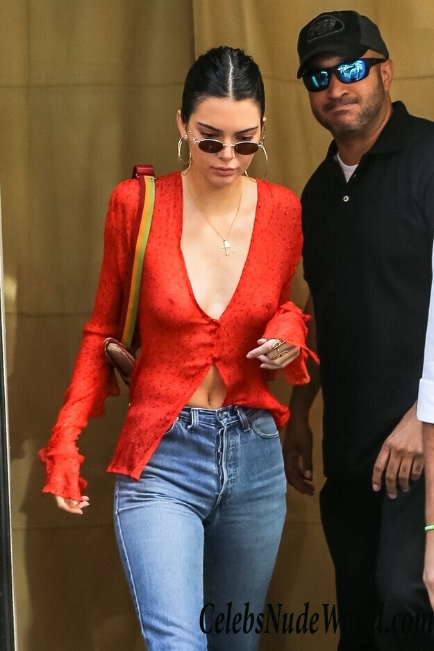 Kendall Jenner Pokies 112779