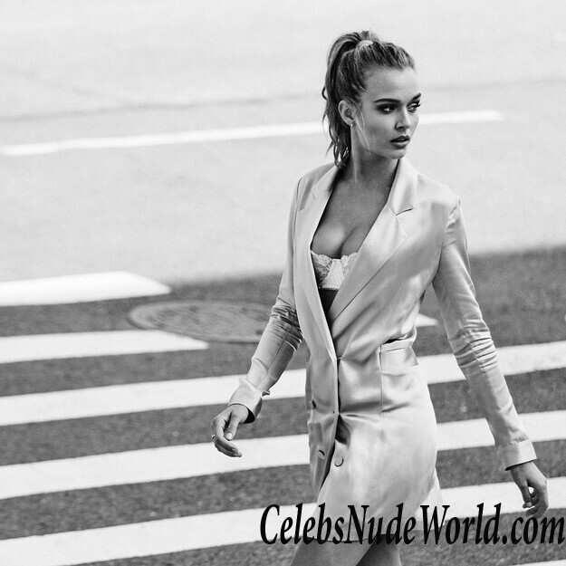Josephine Skriver Sexy 112869