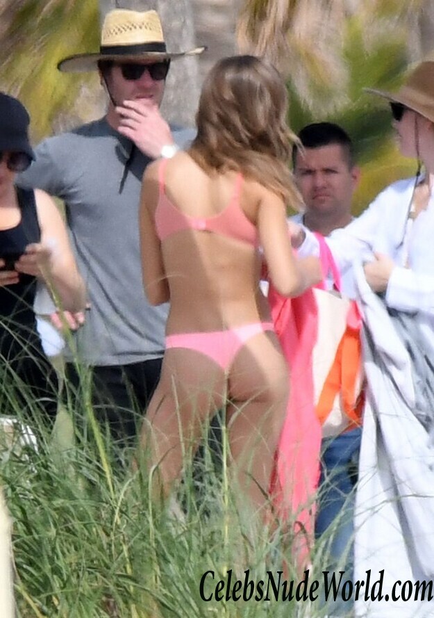 Josephine Skriver Sexy 112897