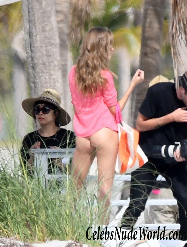 Josephine Skriver Sexy 112901