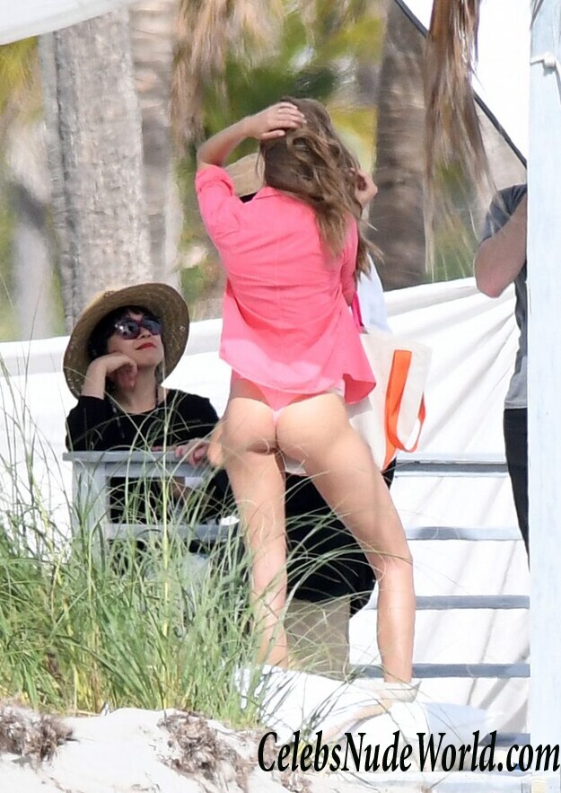 Josephine Skriver Sexy 112903