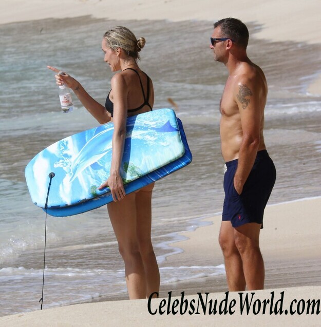 Kristen Pazik Bikini 113427