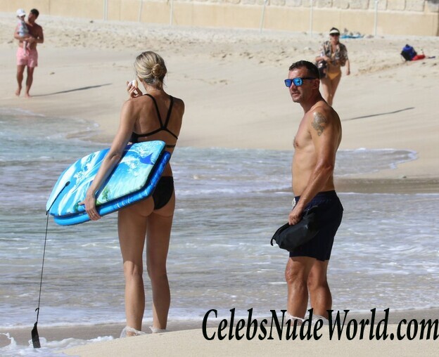 Kristen Pazik Bikini 113428