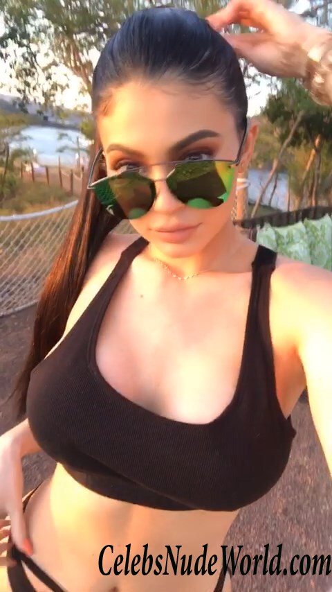 Kylie Jenner Hot Photos 113452