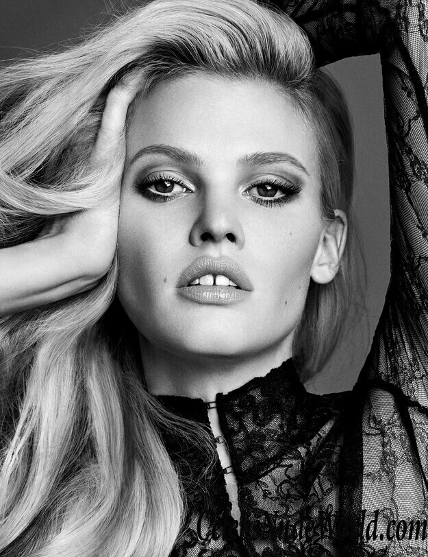 Topless photoset of Lara Stone 114122