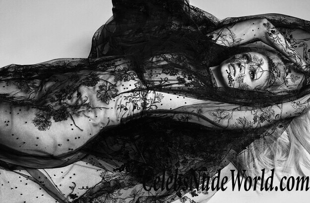 Topless photoset of Lara Stone 114125