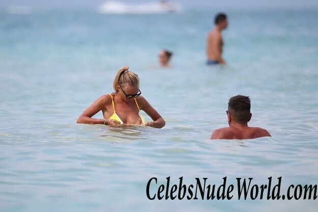 Topless Photos of Laura Cremaschi 114134