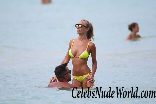 Topless Photos of Laura Cremaschi 114137