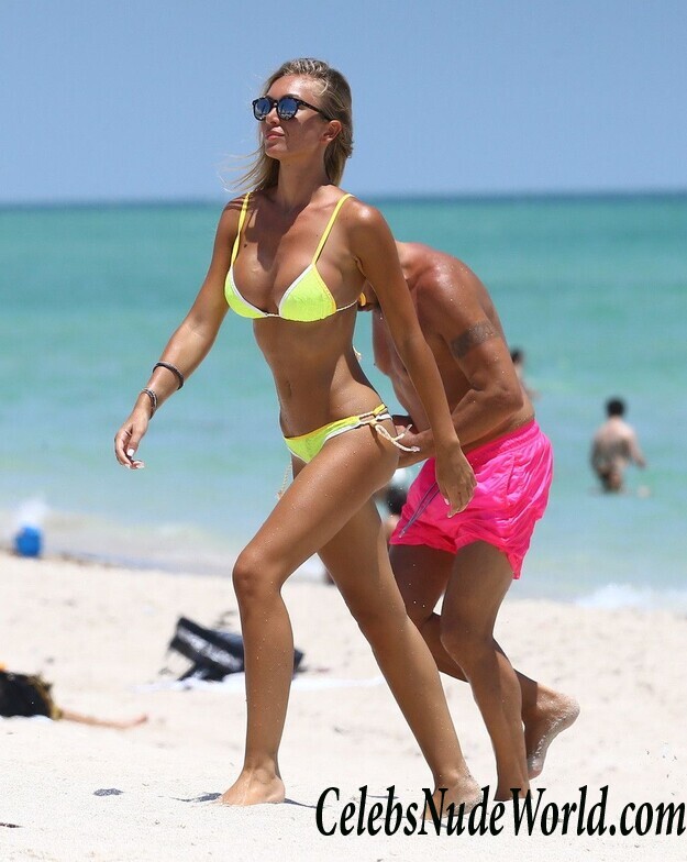 Topless Photos of Laura Cremaschi 114140