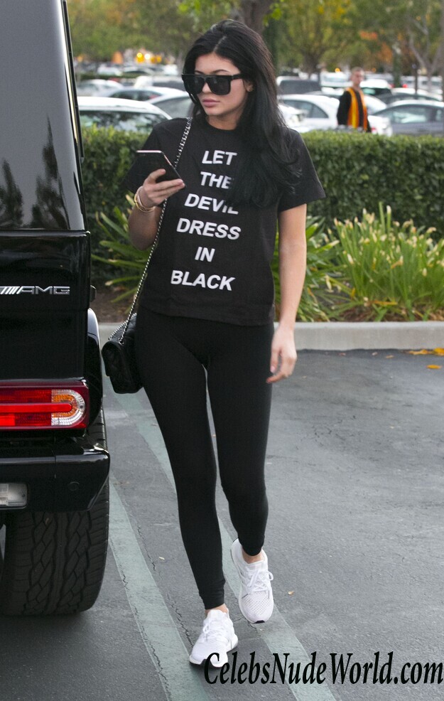 Kylie Jenner Tight Butt pics 114246