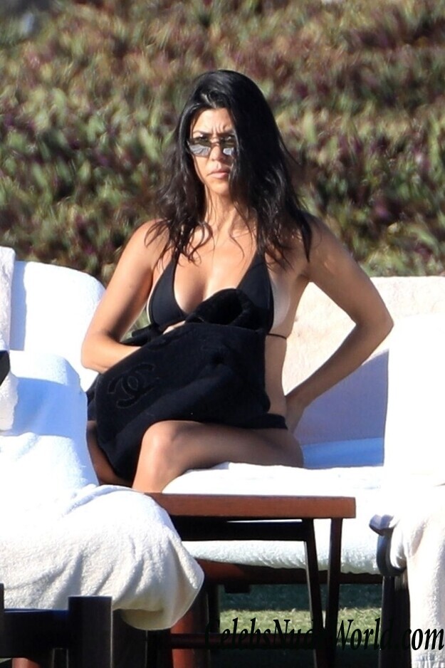 Kourtney Kardashian & Sofia Richie Bikini 115121