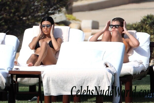 Kourtney Kardashian & Sofia Richie Bikini 115126