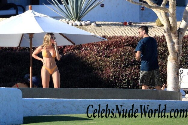 Kourtney Kardashian & Sofia Richie Bikini 115128