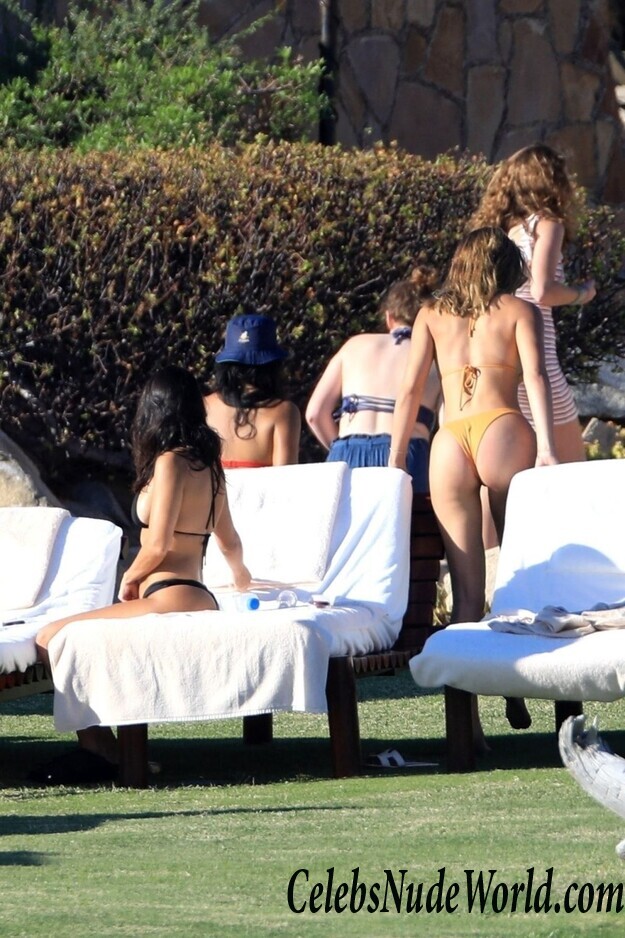 Kourtney Kardashian & Sofia Richie Bikini 115133
