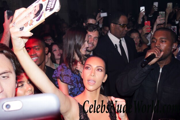 Kim Kardashian Sexy Photos 115237