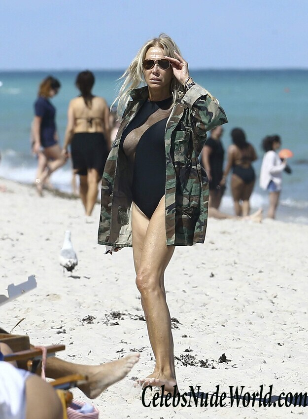 Lauren Foster Sexy Bikini Pictures 115292