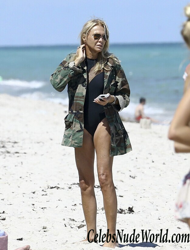 Lauren Foster Sexy Bikini Pictures 115297