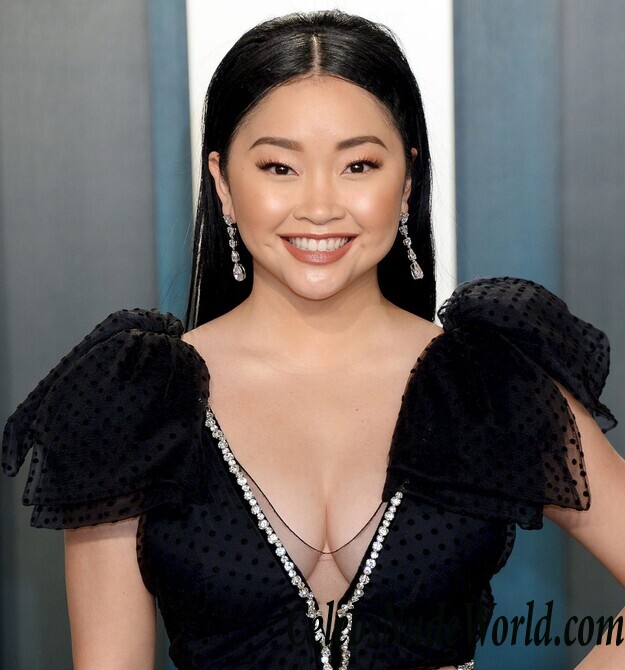 Lana Condor Cleavage 115378