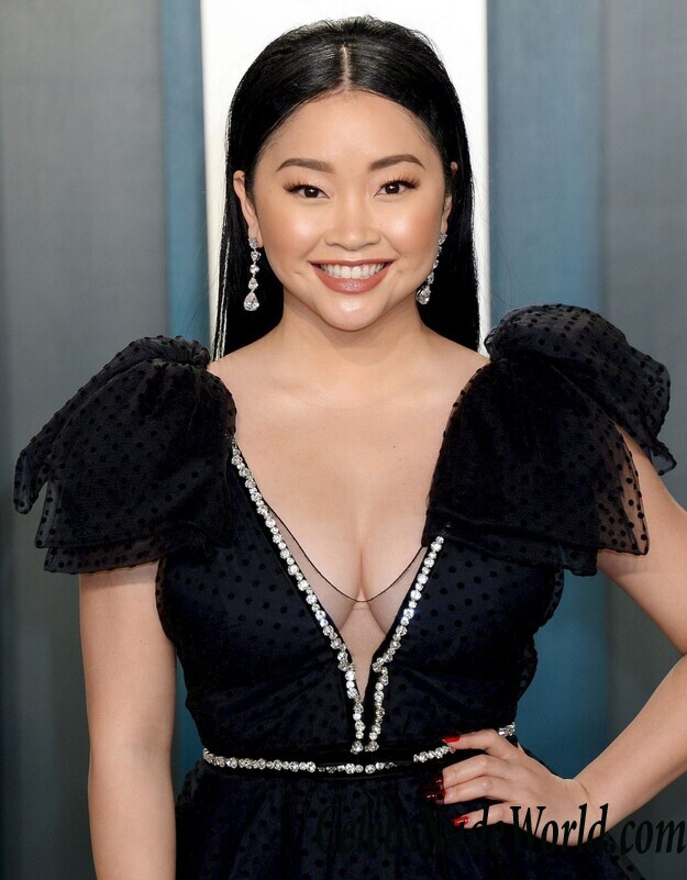 Lana Condor Cleavage 115381