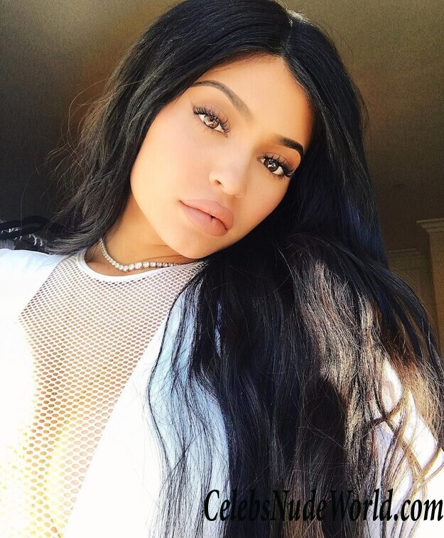 Kylie Jenner Promising Hot Pictures Tomorrow 115832