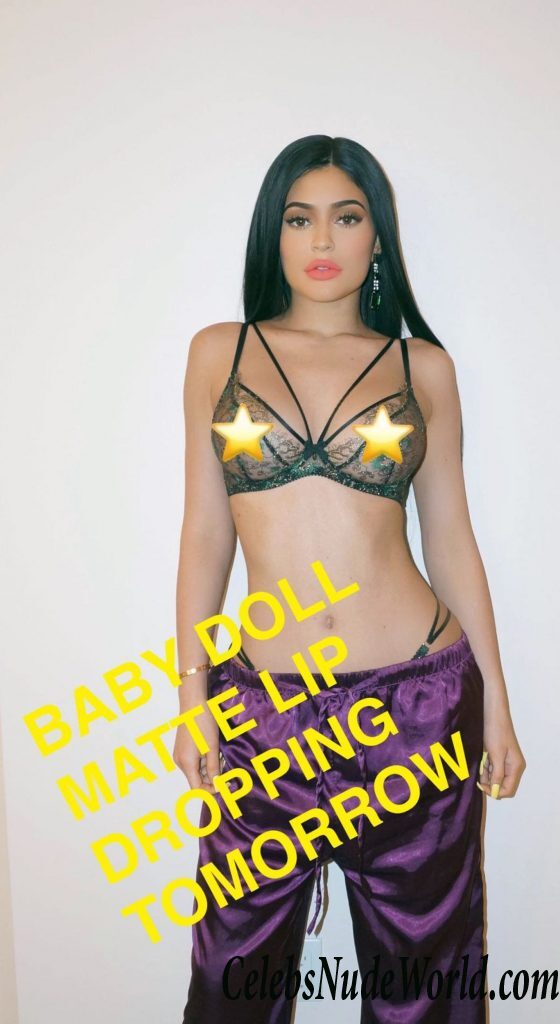 Kylie Jenner Promising Hot Pictures Tomorrow 115833