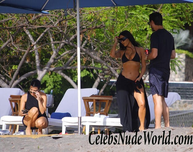 Kim Kardashian & Kourtney Kardashian Bikini 115897
