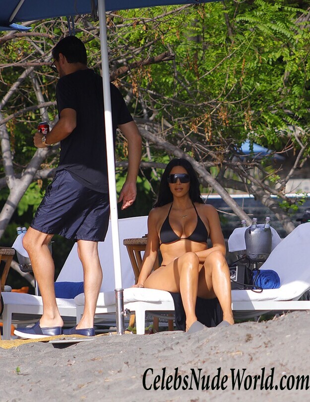 Kim Kardashian & Kourtney Kardashian Bikini 115901