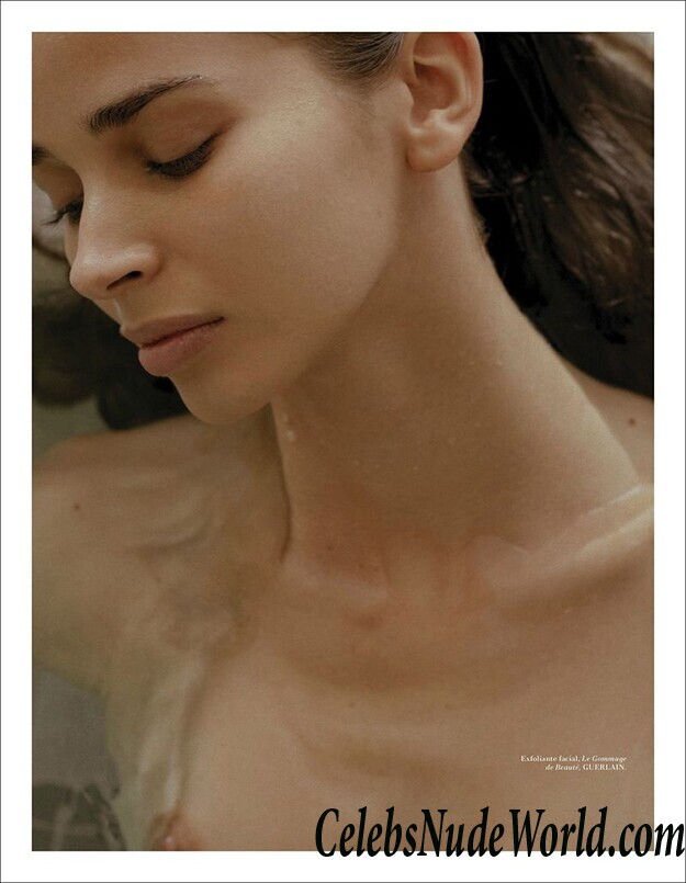 Laissa Medeiros: Melancholic Topless Photoshoot 116001