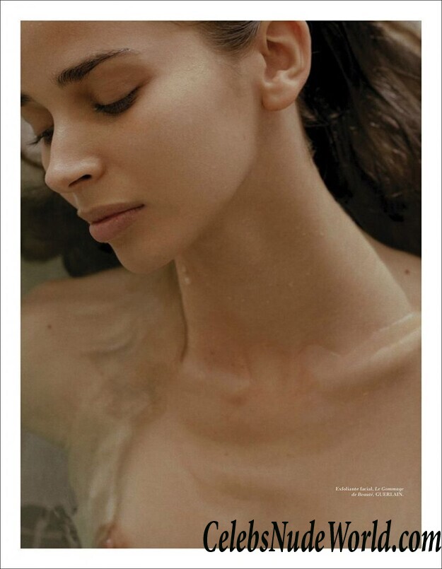 Laissa Medeiros: Melancholic Topless Photoshoot 116002