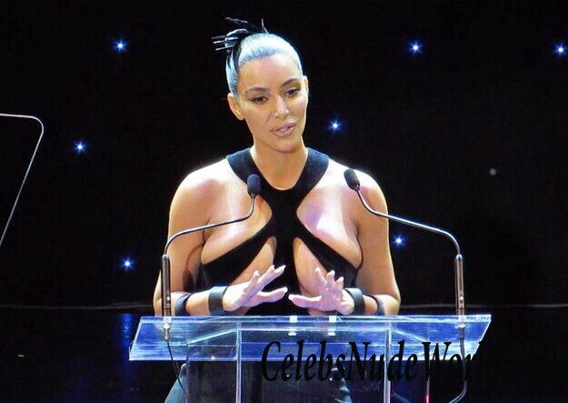 Kim Kardashian Cleavage 116006
