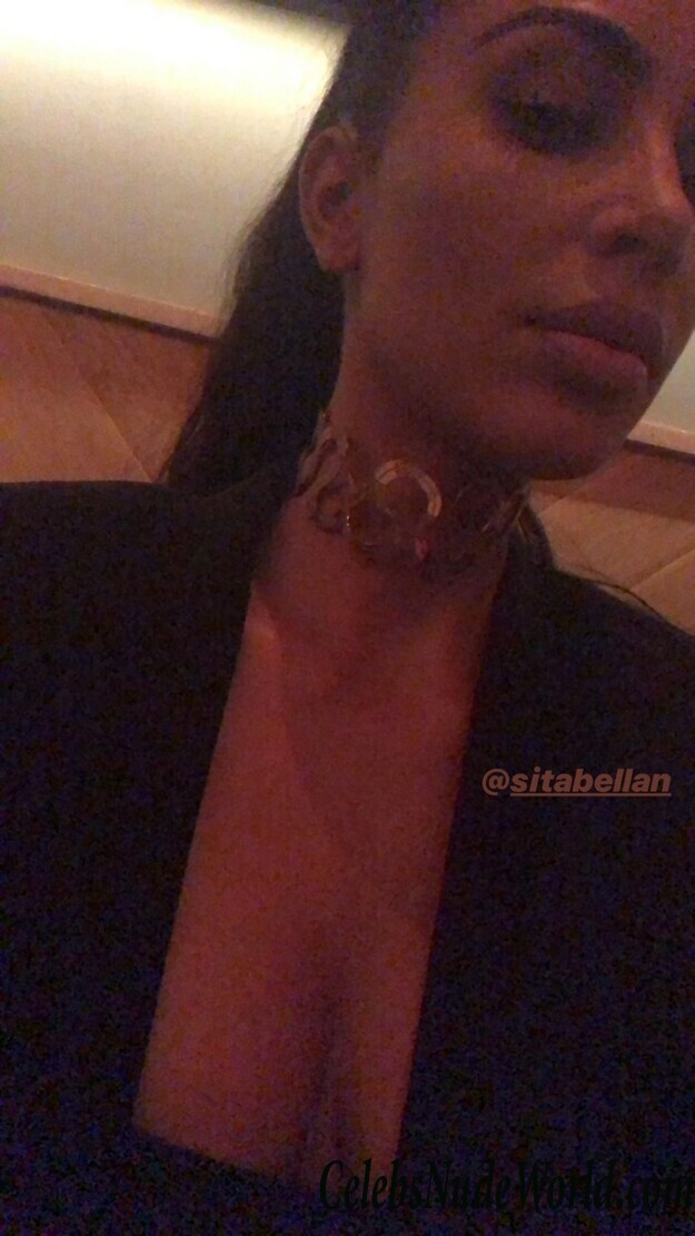 Kim Kardashian Cleavage 116025