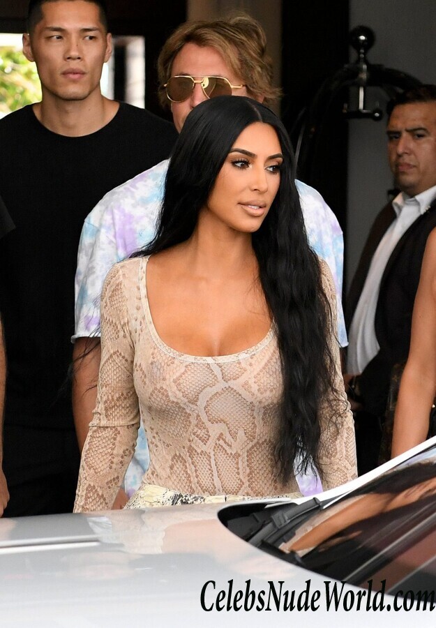 Kim Kardashian Cleavage 116026