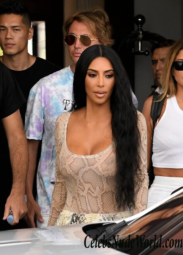 Kim Kardashian Cleavage 116029