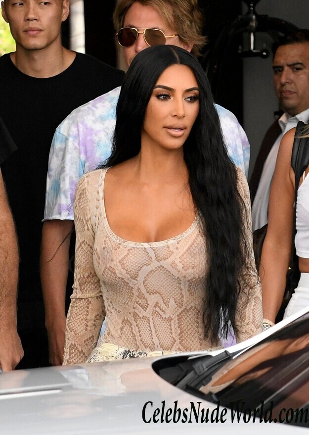 Kim Kardashian Cleavage 116031
