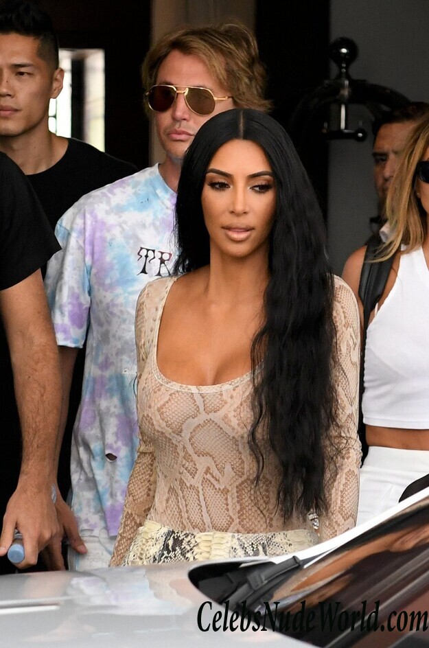 Kim Kardashian Cleavage 116033