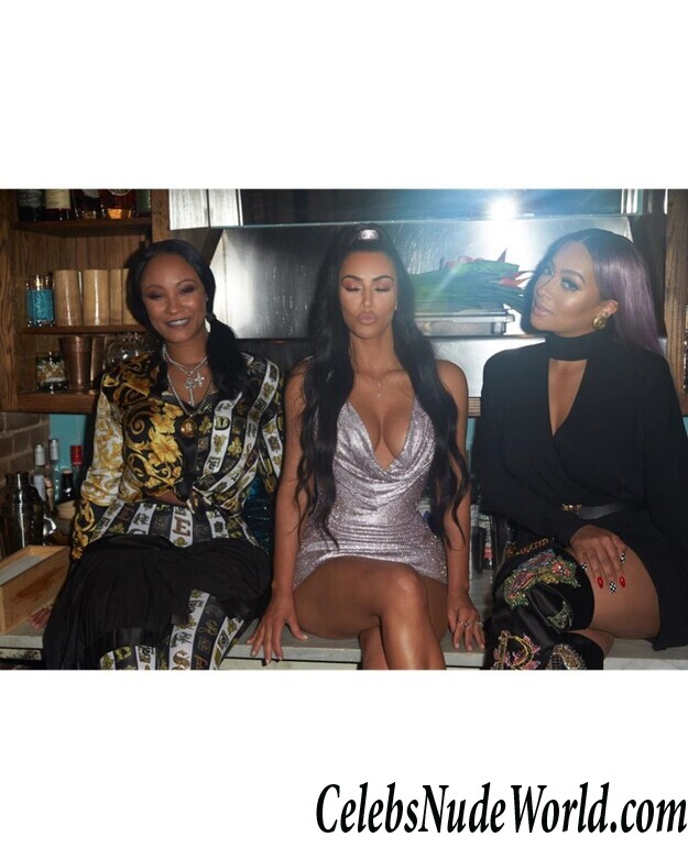 Kim Kardashian Cleavage 116034