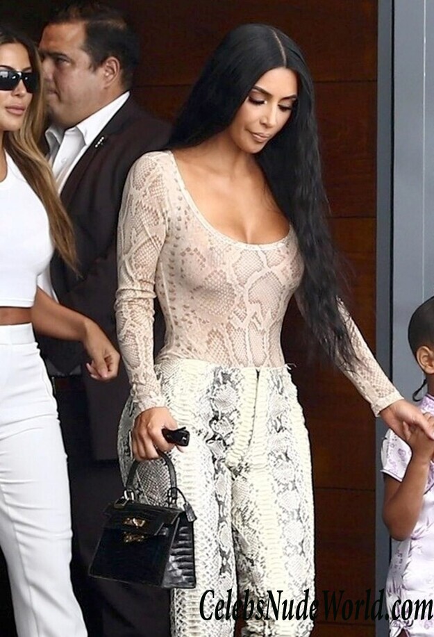Kim Kardashian Cleavage 116051