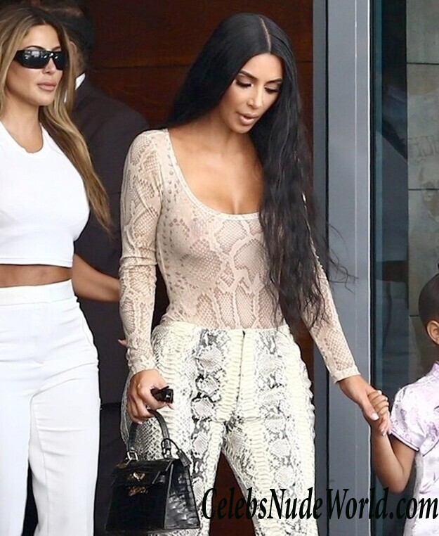 Kim Kardashian Cleavage 116055