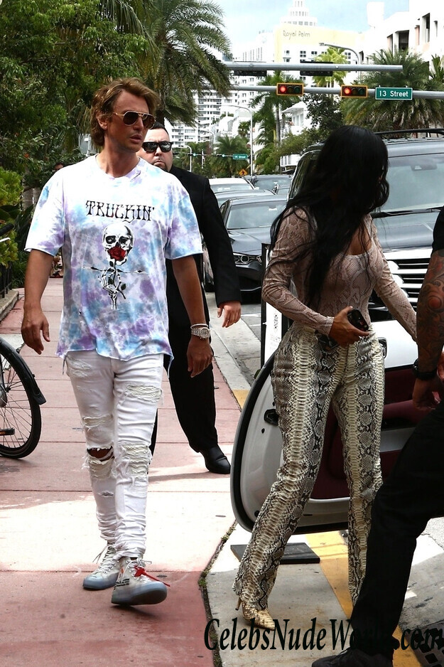 Kim Kardashian Cleavage 116067