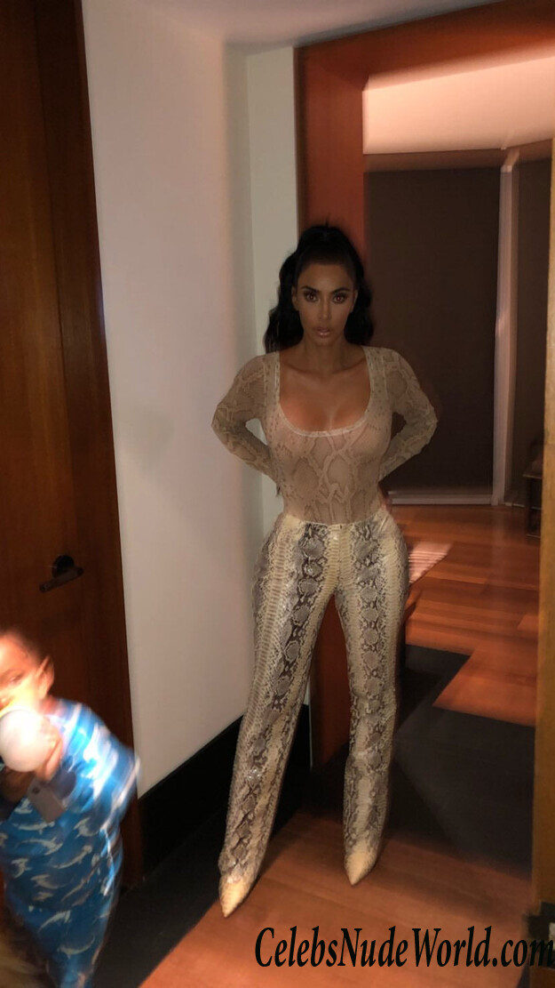 Kim Kardashian Cleavage 116084