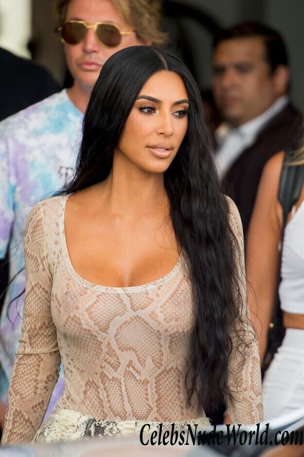 Kim Kardashian Cleavage 116088